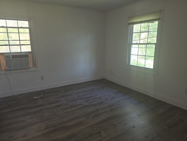 Photo - 1 Bedroom Available Now! Unit #7