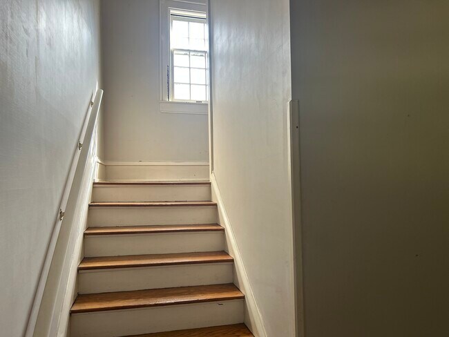 Photo - 873 Chester Rd