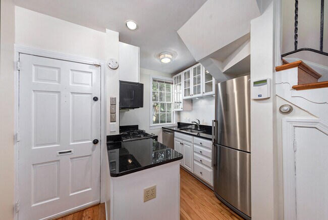 Photo - 1 Pomander Walk NW