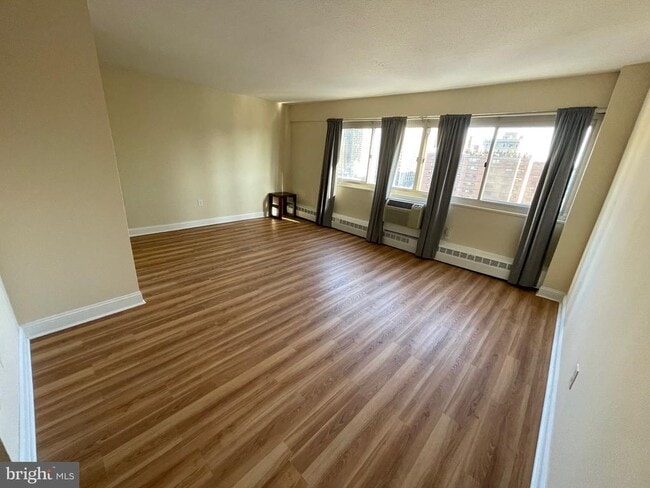 Building Photo - 2101 Chestnut St Unit 1514