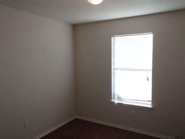 Photo - Charming 3BD/ 2BA Duplex For Lease