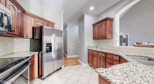 Photo - 402 Willow Creek Dr