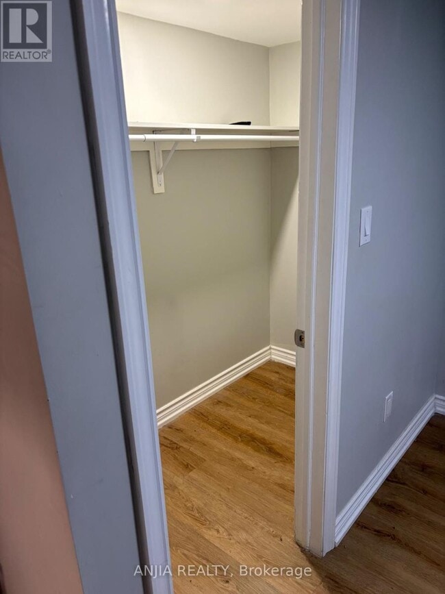 Photo - 473 Gibbons St