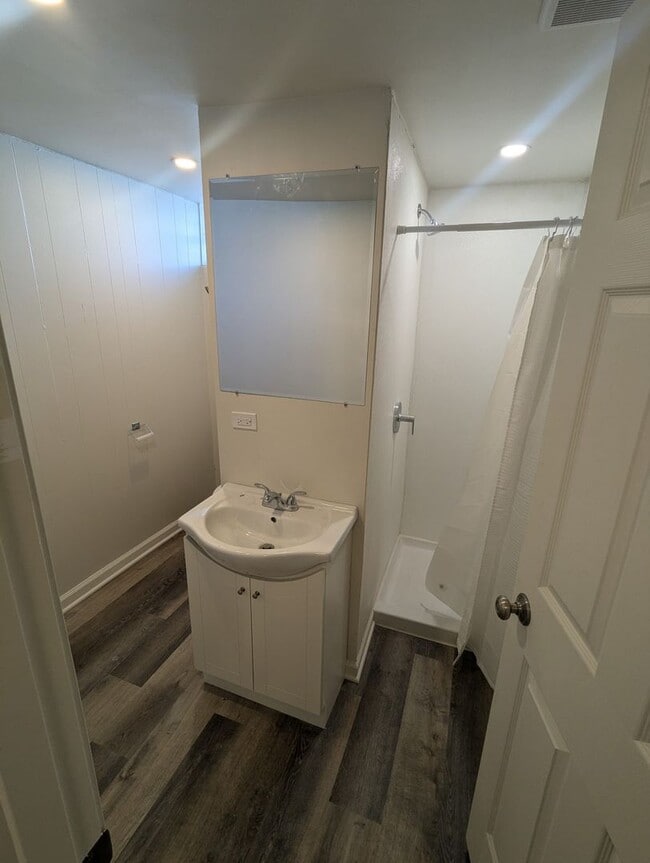 Photo - Dover Oaks LLC Unidad A