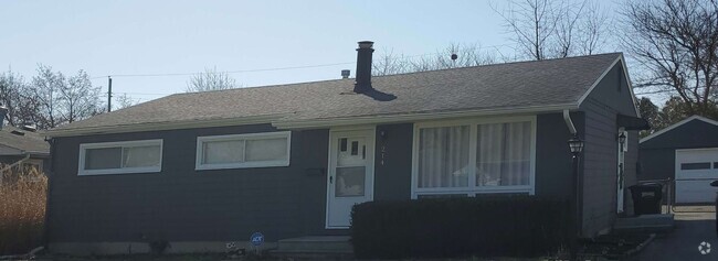 Building Photo - Charming 3 bed 1.5 bath w/AC, mostly finis... Rental