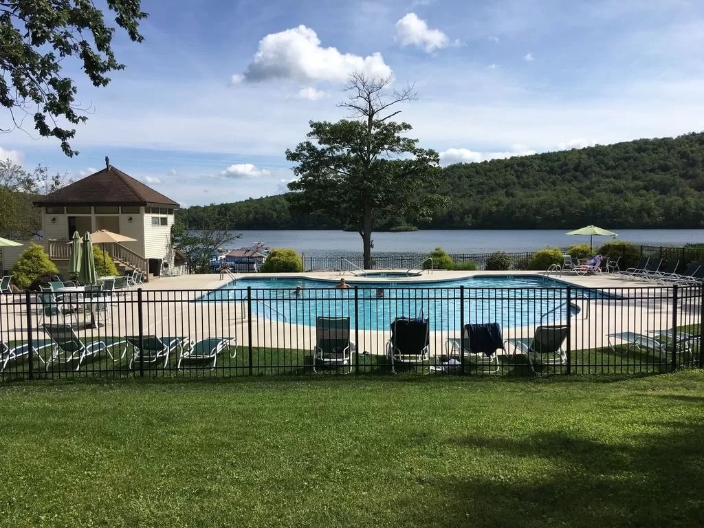 Photo - 19 Midlake Dr