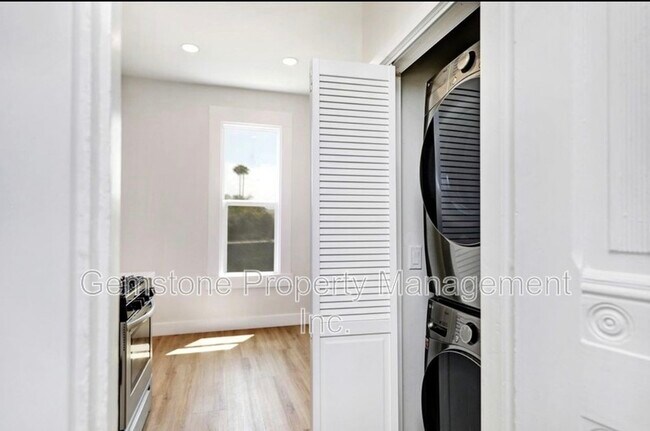 Photo - 6250 Stewart St