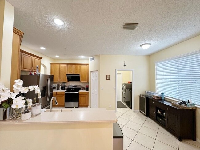 Building Photo - 5152 Woodfield Way