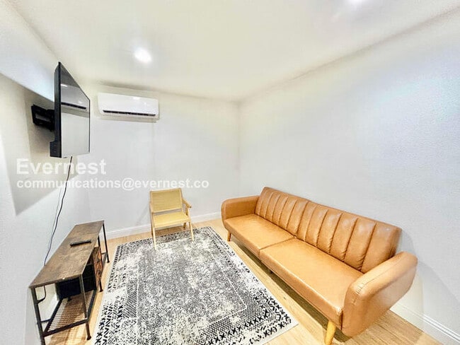 Photo - 8633 Westglen Dr