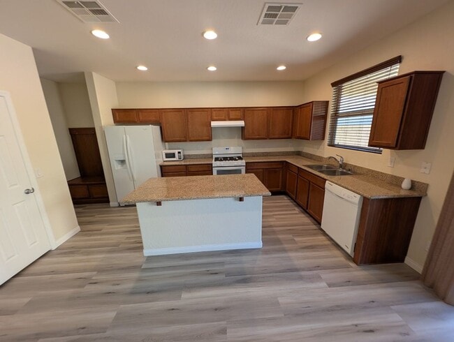 Photo - 152 Walkinshaw Ave