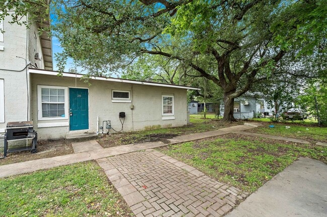 Building Photo - 818 3rd Ave N Unit #28
