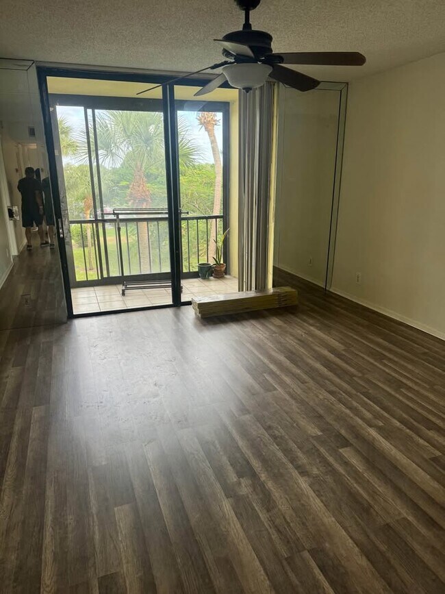 Living Room Patio - 5160 Las Verdes Cir Condo Unit 304