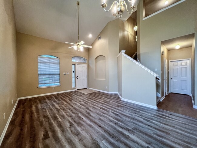 Photo - 340 Meadow Park