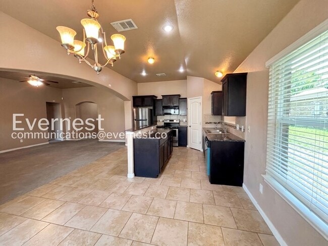 Photo - 501 W Vega Ln