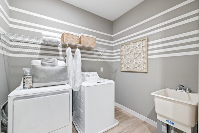 Walk-In Laundry & Utility Sink