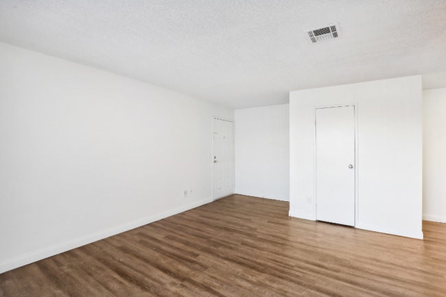 Photo - 1750 Karen Ave Unidad 1