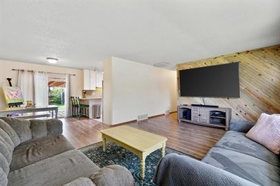 Photo - 2420 Walnut Ave