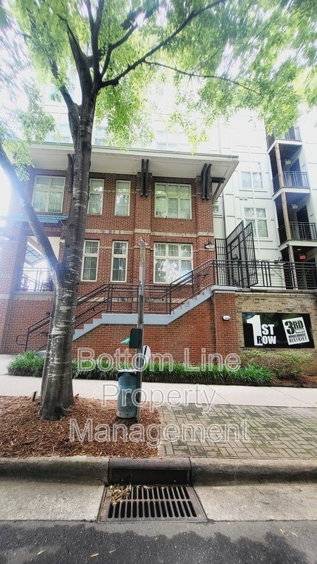 Building Photo - 1101 W 1st St Unit 105