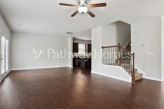 Photo - 2401 Oakleaf Cir