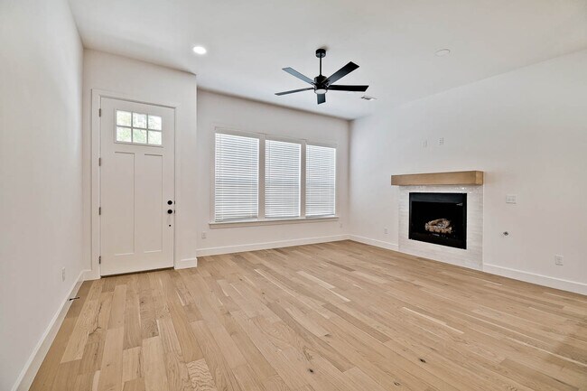 Photo - 502 W Persimmon St