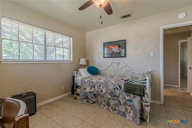 Photo - 324 Craddock Ave