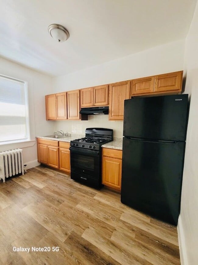 Photo - Modern Kit/Bath, Heat/HW included, Profess...