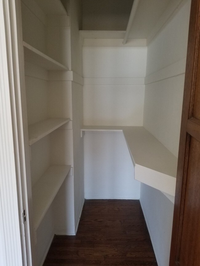 Photo - 855 S Shenandoah St Unidad 4