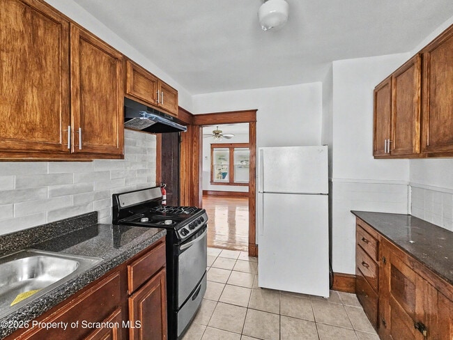 Photo - 852 N Rebecca Ave