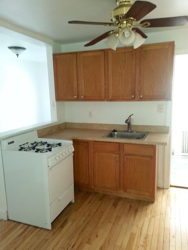 Photo - 1930 Bainbridge St Unit 3rd Floor