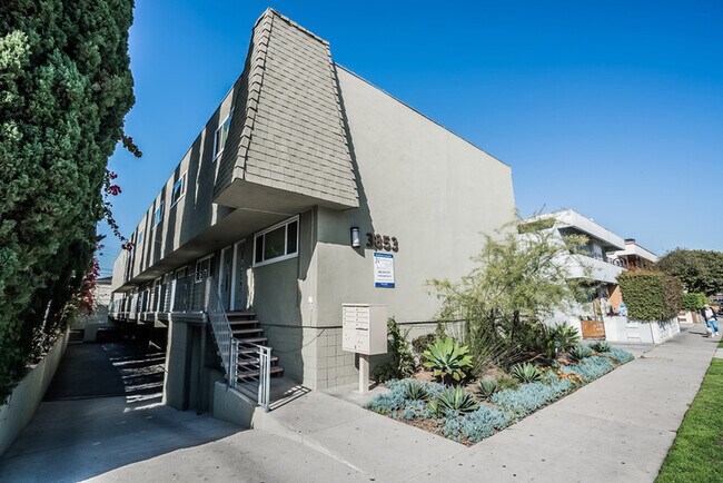 Building Photo - 3853 Prospect Ave