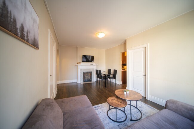 Photo - 935 Jervis St Unit 9