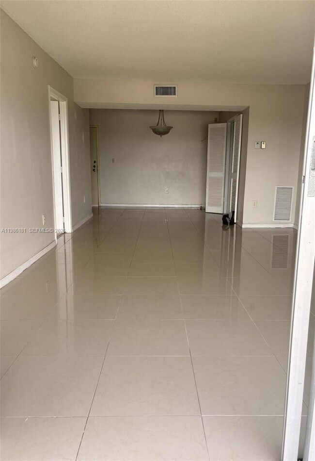 Photo - 4164 Inverrary Dr Unit 913