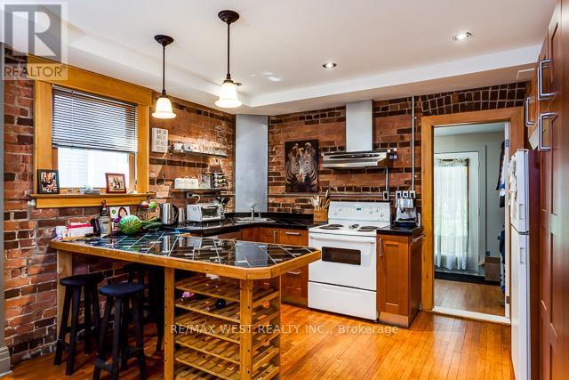 Photo - 56 Macdonell Ave