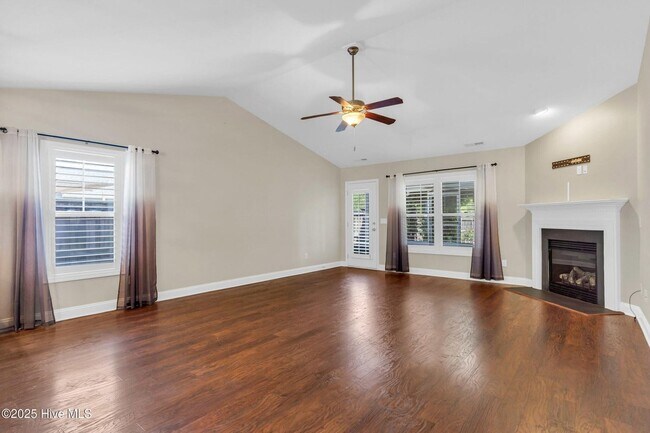 Photo - 3 Bed 2 Bath w/ a Bonus in Vineyard Plantation!