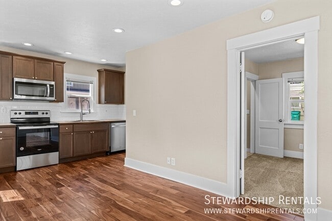 Photo - 2024 Emerald St Unit 6