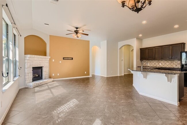 Photo - 290 Maeves Way