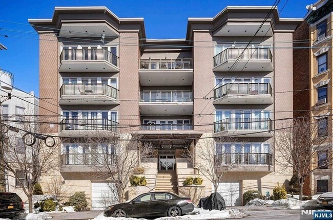 Building Photo - 34-40-40 48th St Unit 4C