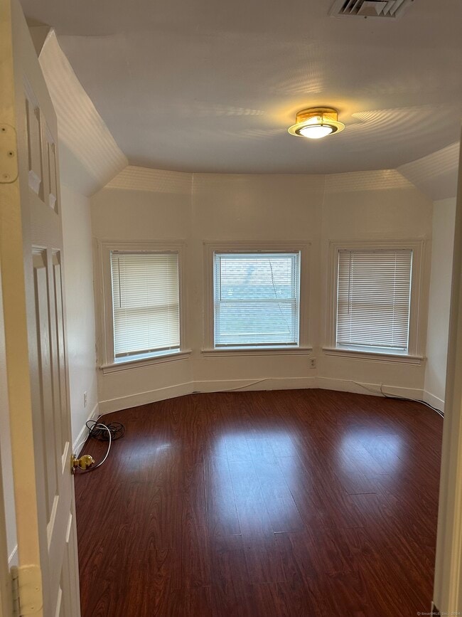 Photo - 319 Maplewood Ave