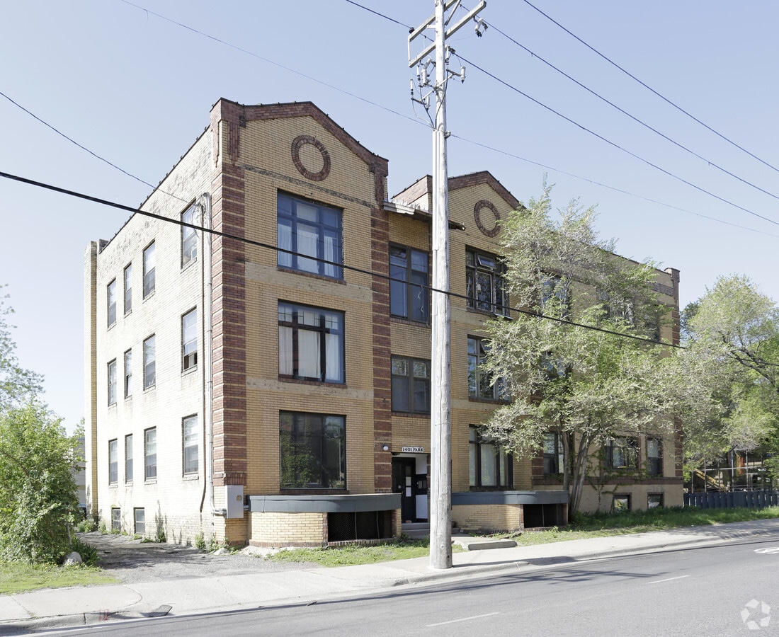 Photo - 1401 Park Ave Apartments