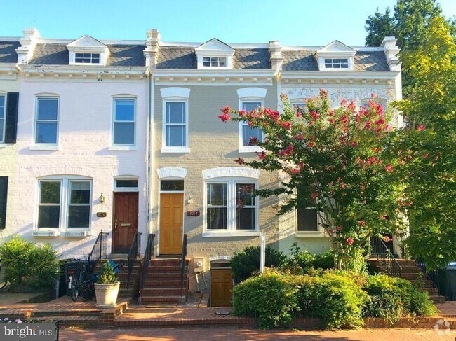 Building Photo - 3254 Q St NW Rental