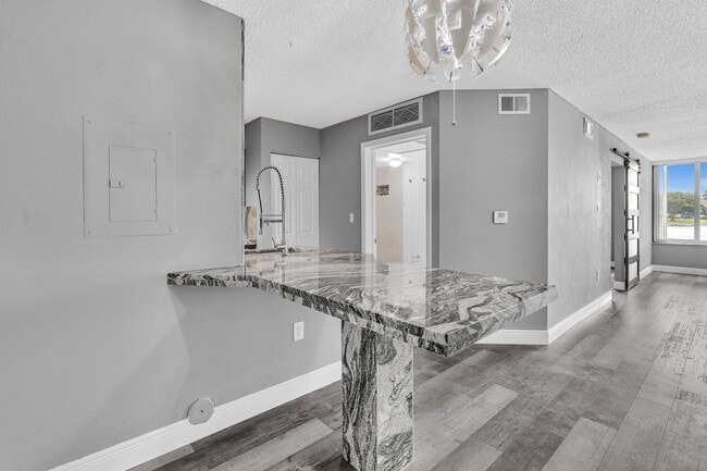 Building Photo - 2820 N Oakland Forest Dr
