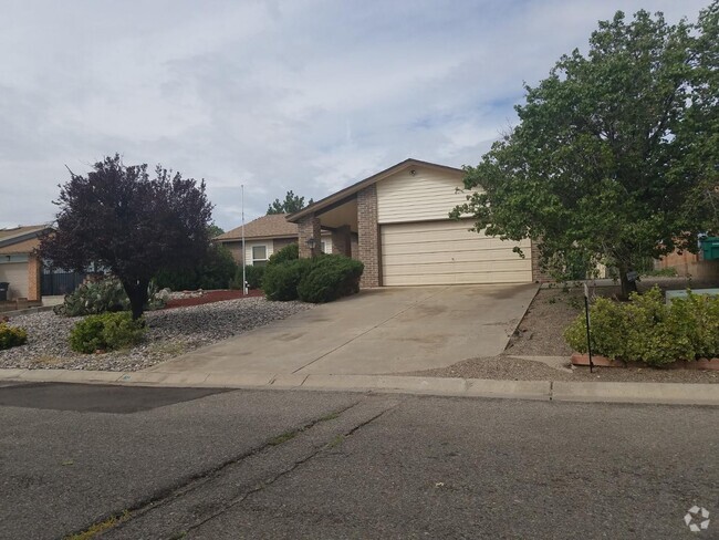 Building Photo - 142 Pumice Loop NE Rental