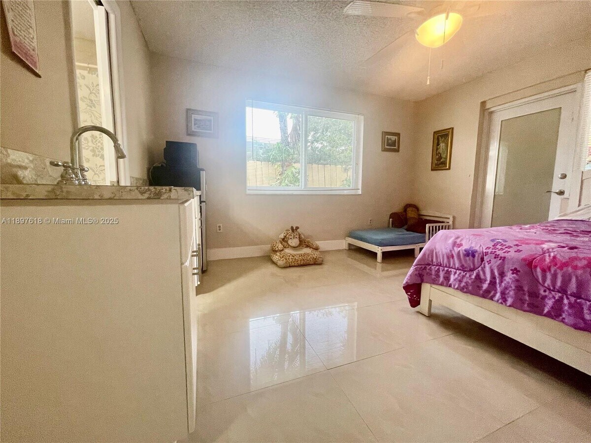 Photo - 264 NW 61st Ave Unit rear