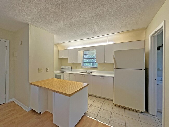 Photo - 1021 SE Monterey Rd