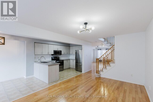 Photo - 1260 Lamont Crescent