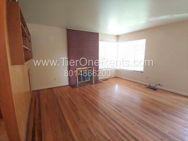 This property offers a NO DEPOSIT option available for qualified renters!
