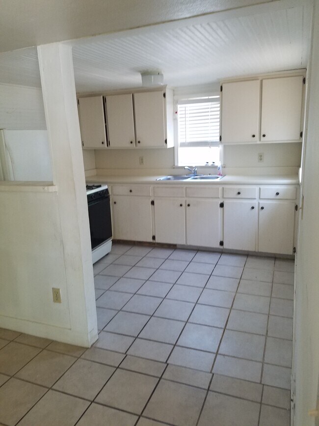 Photo - 1109 W 4th St