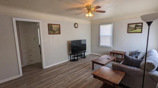 Photo - 1040 Howard St SE