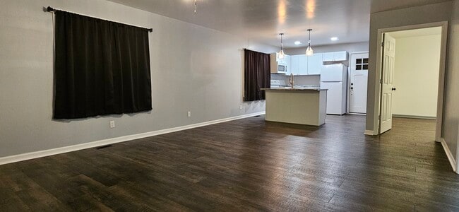 Photo - 104 N Main St