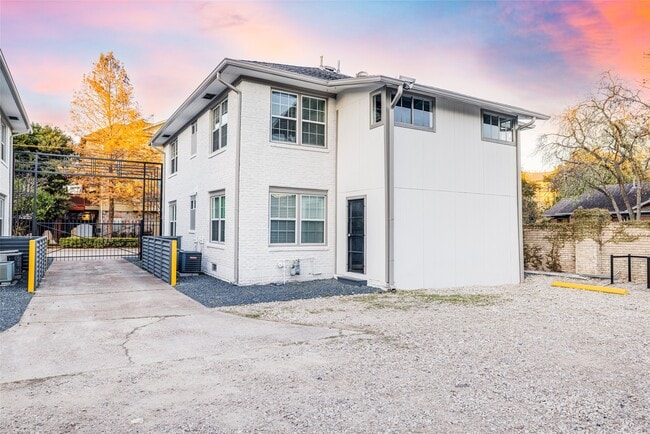 Building Photo - 605 Bomar St Unit 3